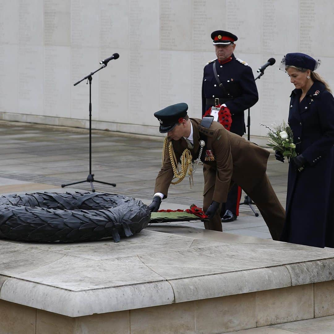 ロイヤル・ファミリーさんのインスタグラム写真 - (ロイヤル・ファミリーInstagram)「Today on #ArmisticeDay, The Earl and Countess of Wessex attended a Service of Remembrance @Nat_Mem_Arb.   Their Royal Highnesses laid wreaths at the Armed Forces Memorial in a tribute to all those who have given their lives in service to their country.   The @Nat_Mem_Arb in Staffordshire is the UK’s year-round Centre for Remembrance, recognising service and sacrifice.  Their Royal Highnesses also viewed the names of the fallen on the Armed Forces Memorial in a moment of reflection.   📸 PA / @nat_mem_arb」11月12日 1時29分 - theroyalfamily