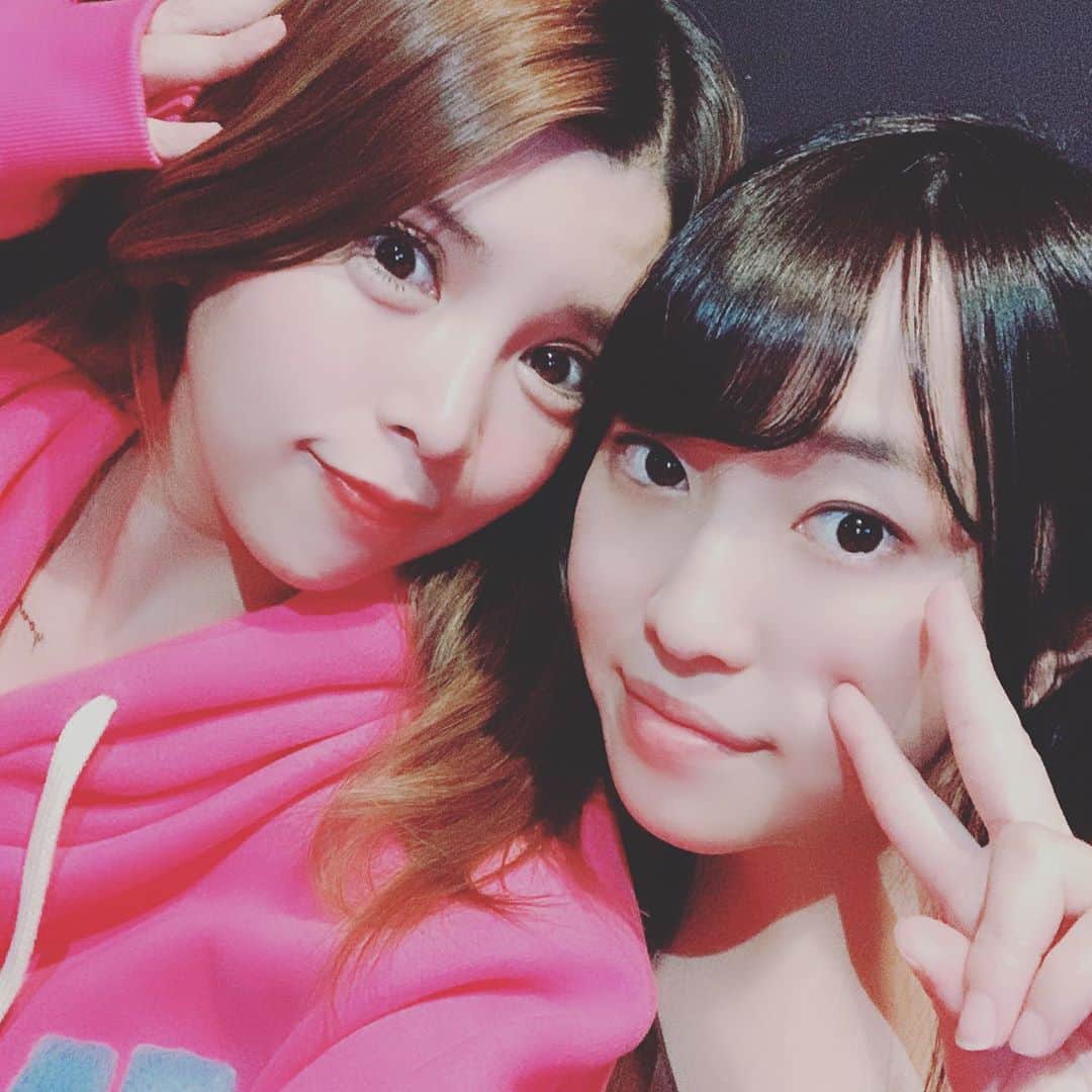 坂口杏里のインスタグラム：「さぁーちゃんが、SNSみて飲みに来てくれてます🥰♥️ カラオケしたり飲んだり🎤たのしい🧡 是非みなさんお待ちしてます🥳🥳  １時から  Bar Cachette(カシェット) 東京都新宿区歌舞伎町2-11-7 メトロビル4階 営業時間 1:00～7:00  お待ちしてますん💕 男性１時間3000円 女性１時間1500円 （飲み放題）」