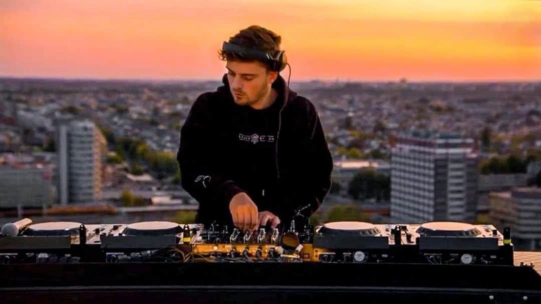 SICK INDIVIDUALSのインスタグラム：「@martingarrix, @afrojack, @nickyromero 🔥 Only For You is flying 🙏👌」