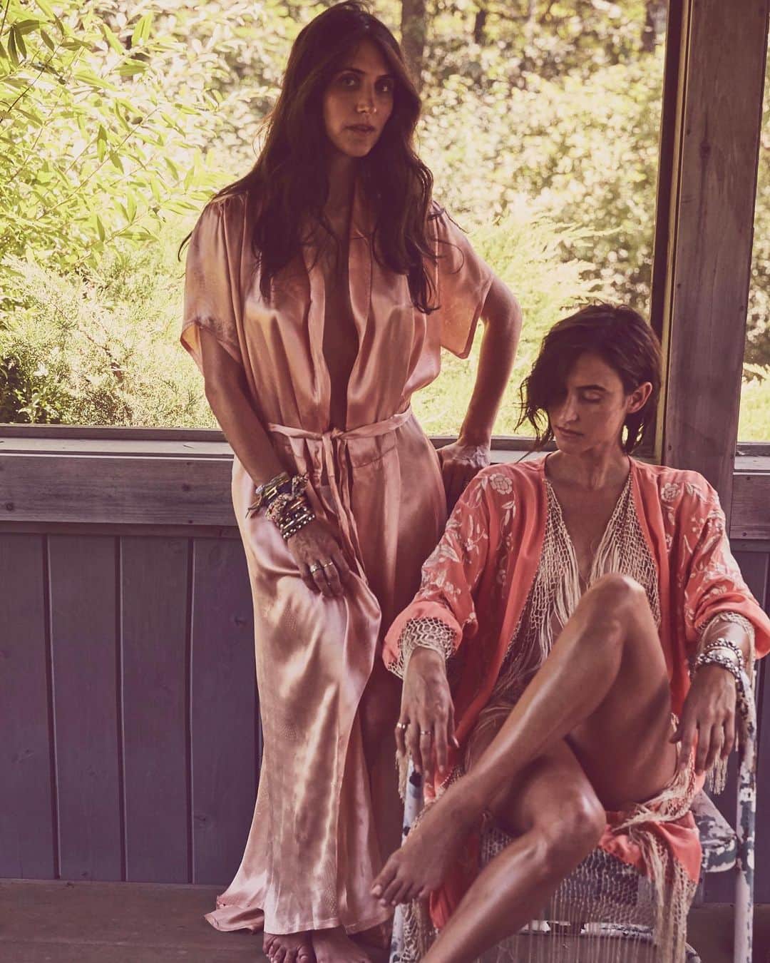 ダニジョーのインスタグラム：「SLIP SISTERS 🩰 Our founders + first ever #dannijogirls — @jodiesnydermorel + @danielleasnyder」