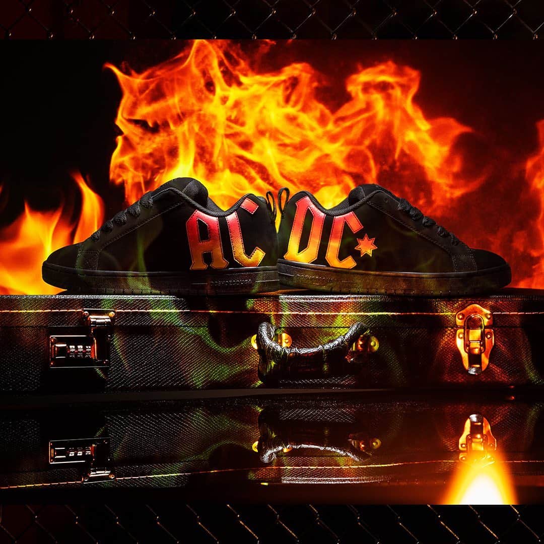 DCシューズさんのインスタグラム写真 - (DCシューズInstagram)「DC x @ACDC is burning down the Highway to Hell collection. 🔥  Link in bio.  #pwrup #acdc #DCxACDC」11月12日 2時06分 - dcshoes