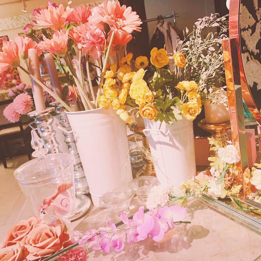 三村遙佳さんのインスタグラム写真 - (三村遙佳Instagram)「．  先日、お友だちのお誕生日会で 素敵なお店に行きました🌹  すごくお洒落な空間だったなぁ♩  女の子にオススメなお店です🥀  #aoyamagingergarden #青山　#東京　#tokyo #女子会　#お誕生日会　#可愛い　#cute #お洒落　#アオヤマジンジャーガーデン」11月12日 1時59分 - mimuraharuka_1027