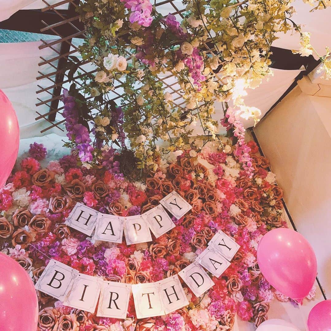 三村遙佳さんのインスタグラム写真 - (三村遙佳Instagram)「．  先日、お友だちのお誕生日会で 素敵なお店に行きました🌹  すごくお洒落な空間だったなぁ♩  女の子にオススメなお店です🥀  #aoyamagingergarden #青山　#東京　#tokyo #女子会　#お誕生日会　#可愛い　#cute #お洒落　#アオヤマジンジャーガーデン」11月12日 1時59分 - mimuraharuka_1027