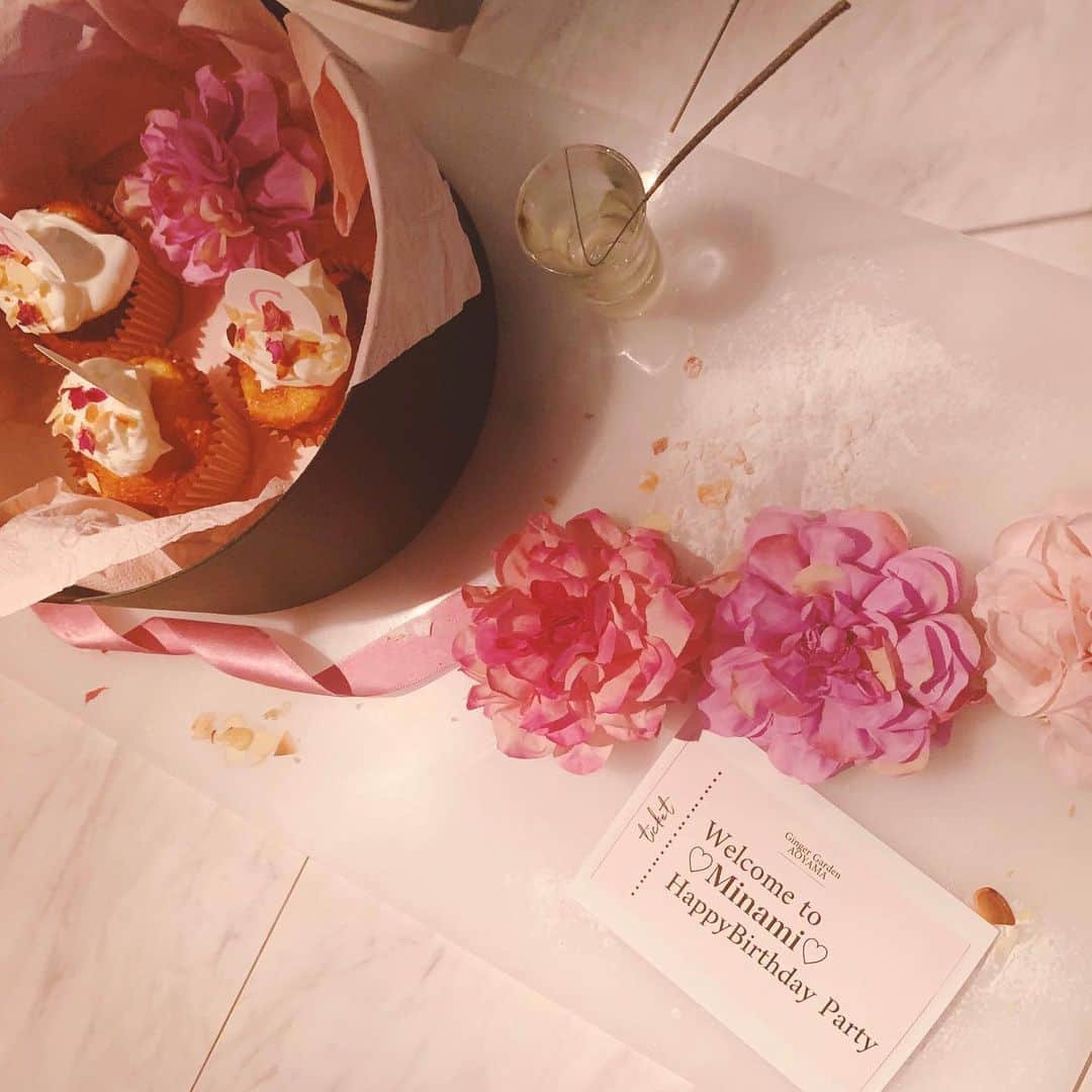 三村遙佳さんのインスタグラム写真 - (三村遙佳Instagram)「．  先日、お友だちのお誕生日会で 素敵なお店に行きました🌹  すごくお洒落な空間だったなぁ♩  女の子にオススメなお店です🥀  #aoyamagingergarden #青山　#東京　#tokyo #女子会　#お誕生日会　#可愛い　#cute #お洒落　#アオヤマジンジャーガーデン」11月12日 1時59分 - mimuraharuka_1027