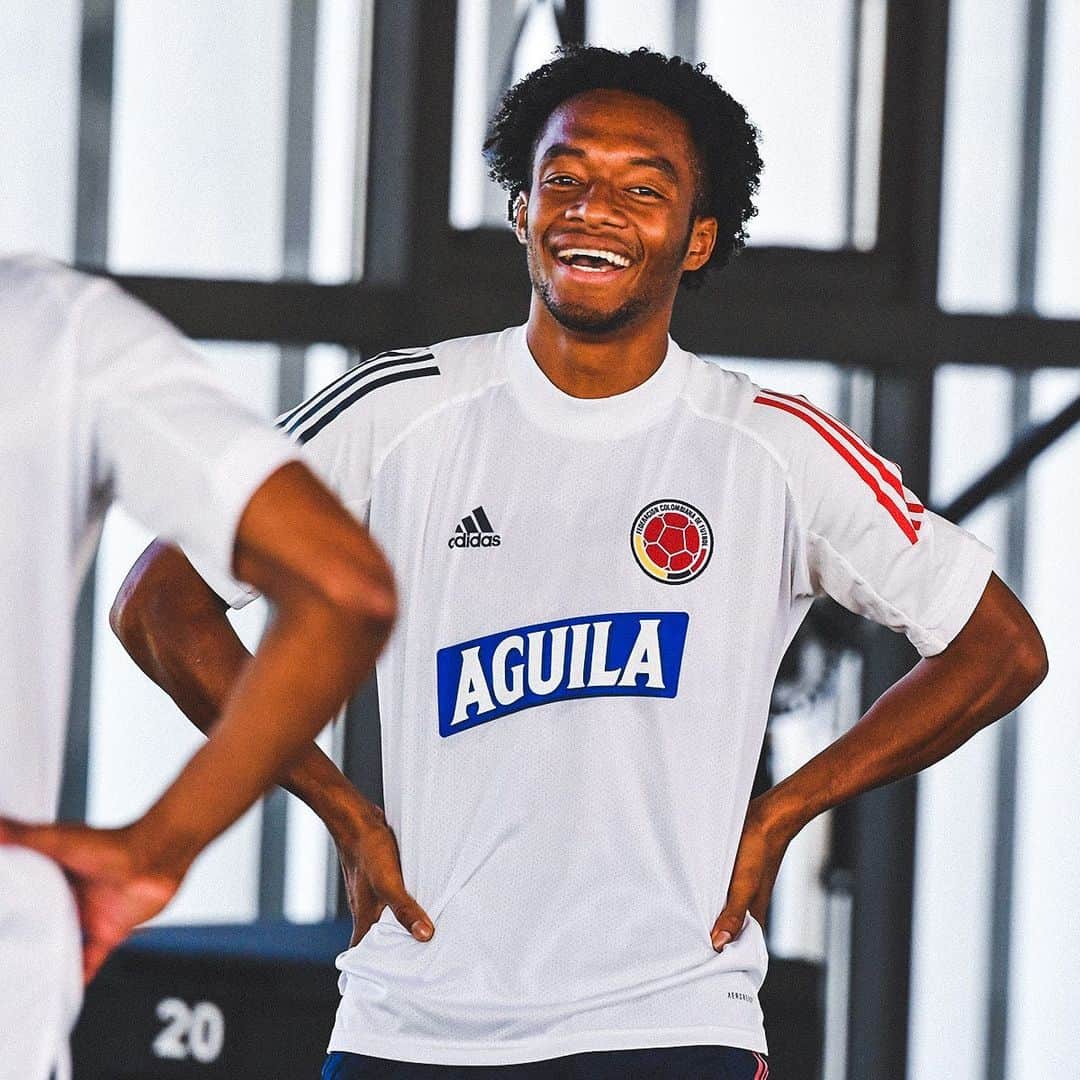 サッカー コロンビア代表チームのインスタグラム：「#SpamDePanitas 😎  📸 💥🙌  @cuadrado   #VamosColombia 🇨🇴」