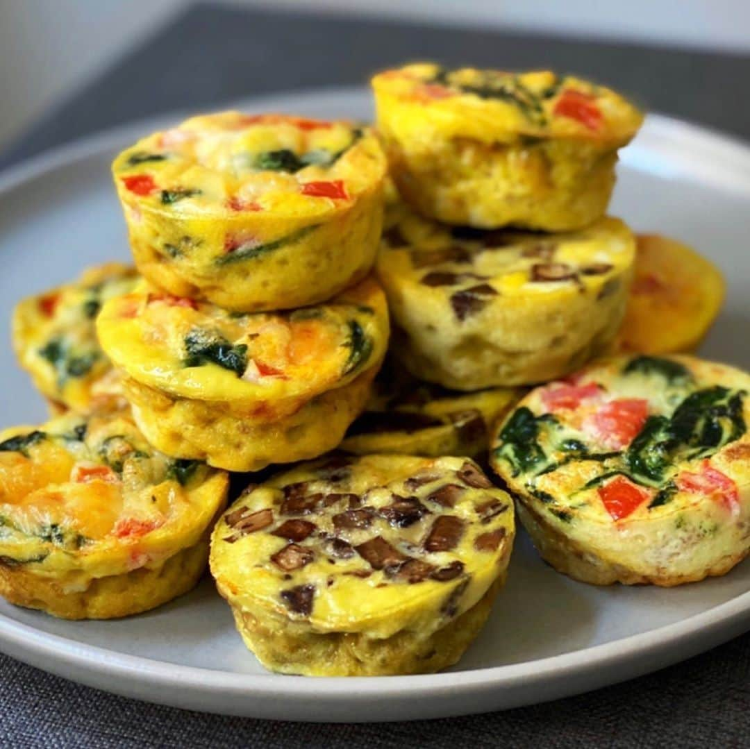 Flavorgod Seasoningsさんのインスタグラム写真 - (Flavorgod SeasoningsInstagram)「Meal Prepped egg bites 🍳⁠ -⁠ Customer:👉 @foodandmartinis⁠ Seasoned with:👉 #Flavorgod Garlic Lovers⁠ -⁠ Add delicious flavors to your meals!⬇️⁠ Click link in the bio -> @flavorgod  www.flavorgod.com⁠ -⁠  I made 2 versions and used FlavorGod seasoning for each. baked for 25 mins at 350. ⁣⁠ ⁣-⁠ ▪️Fully cooked ground turkey seasoned with 3/4 “everything spicy” and 1/4 “garlic lovers” 🍳 mixed with chopped tomato + sautéed garlic spinach. topped with aged Italian cheese blend⁣⁠ ▪️Sautéed mushrooms topped with Truffle Gouda. “garlic lovers” seasoning added to egg⁠ -⁠ Flavor God Seasonings are:⁠ ➡ZERO CALORIES PER SERVING⁠ ➡MADE FRESH⁠ ➡MADE LOCALLY IN US⁠ ➡FREE GIFTS AT CHECKOUT⁠ ➡GLUTEN FREE⁠ ➡#PALEO & #KETO FRIENDLY⁠ -⁠ #food #foodie #flavorgod #seasonings #glutenfree #mealprep #seasonings #breakfast #lunch #dinner #yummy #delicious #foodporn」11月12日 2時02分 - flavorgod