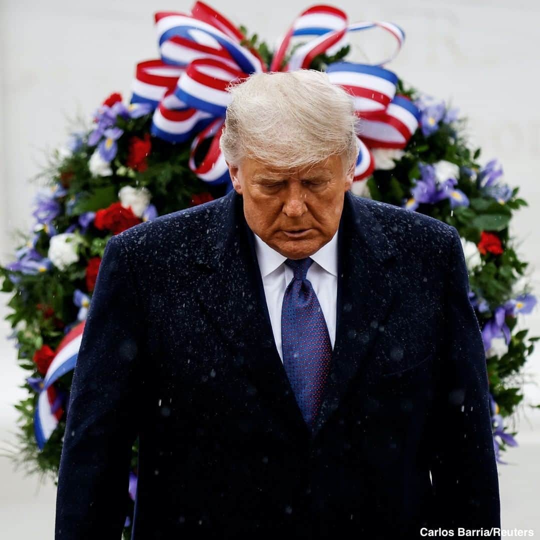 ABC Newsさんのインスタグラム写真 - (ABC NewsInstagram)「President Donald J. Trump participates in a wreath laying ceremony on Veterans Day at Arlington National Cemetery in Arlington, VA, his first public appearance in five days. #donaldtrump #veteransday #veterans #arlingtonnationalcemetery」11月12日 2時03分 - abcnews