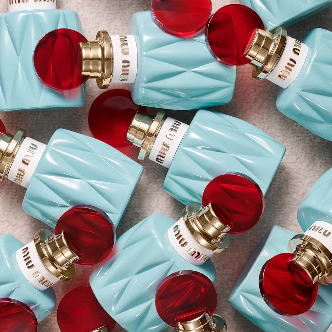 Miu Miuさんのインスタグラム写真 - (Miu MiuInstagram)「With its contemporary vision of lily of the valley twisted with akigalawood, the surprising combination of #MiuMiuEauDeParfum feels natural and timeless.  Discover it via link in bio.  #MiuMiuParfum」11月12日 2時07分 - miumiu