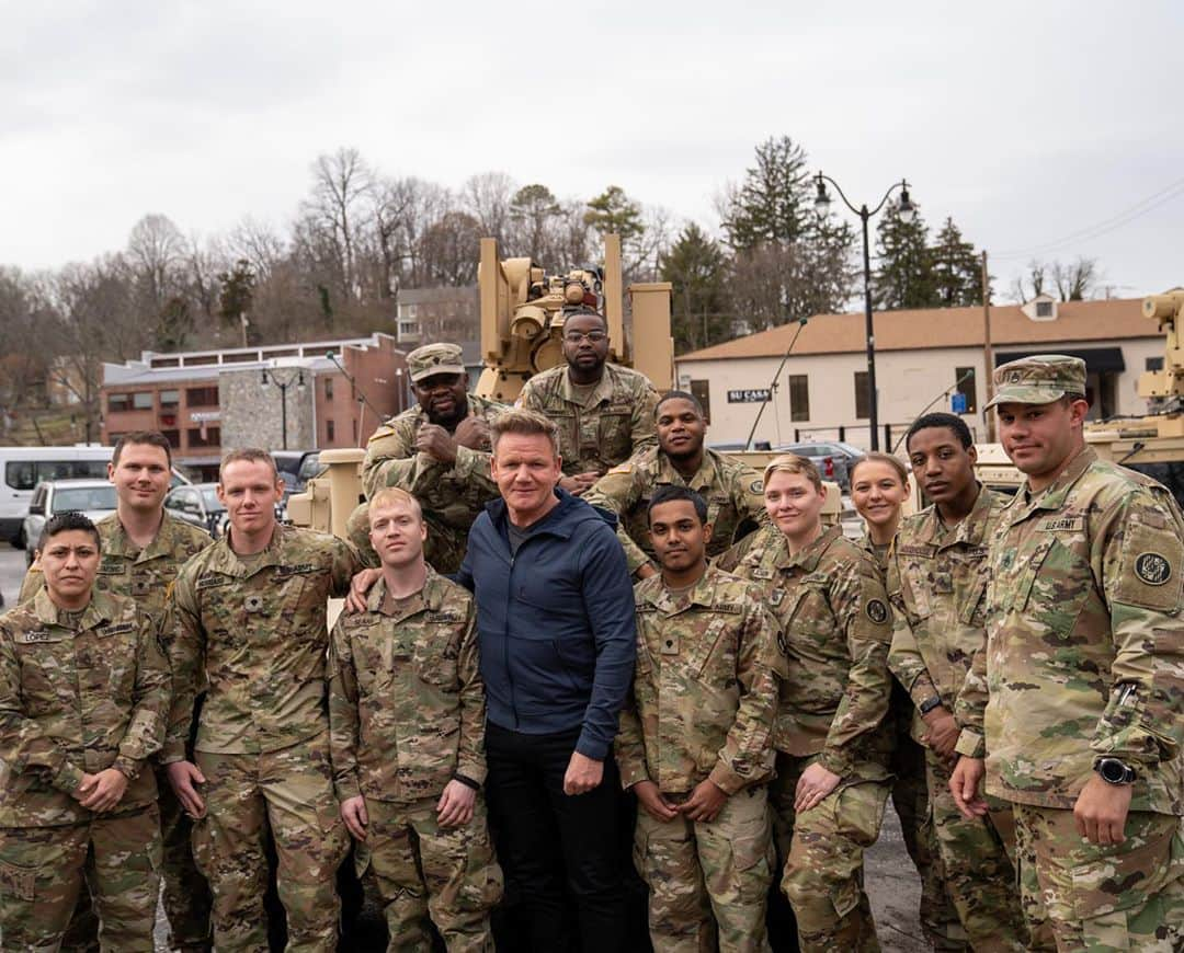 ゴードン・ラムゼイさんのインスタグラム写真 - (ゴードン・ラムゼイInstagram)「Thank you to all for their service this #VeteransDay and #RemembranceDay. Throughout my travels in the UK, US and around the world it has been an honour to meet so many of you and hear your stories. Thank you for your hard work Gx」11月12日 2時12分 - gordongram