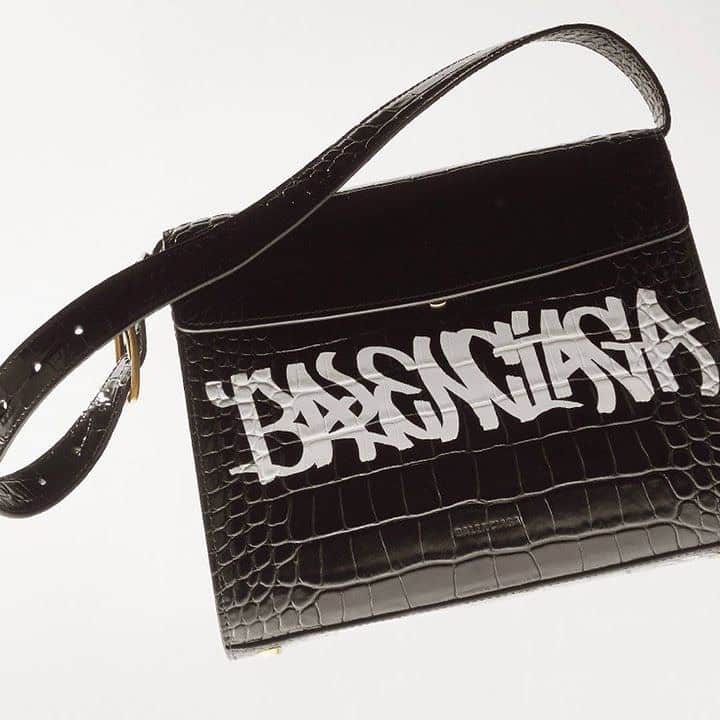 GILTのインスタグラム：「The #Balenciaga Ghost Bag. It’s as cool as it sounds. Tap to shop.」