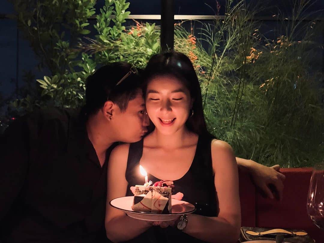 GYEON SEOのインスタグラム：「_* Birthday Night 🎂🎶 . . thank you all for the birthday wishes 🧡🧡🧡 11.11.2020」