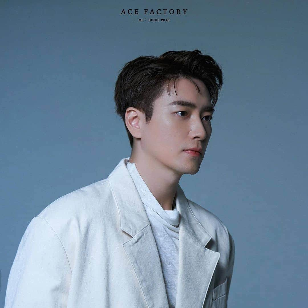 イ・ジュニョクさんのインスタグラム写真 - (イ・ジュニョクInstagram)「Reposted from @acefactory.official ⠀ ⠀ [ACE FACTORY NAVER POST OPEN] 이 얼굴 기부합니다🥳❤️ ⠀ 📮http://naver.me/IMxF1KY5 ⠀ #이준혁 #Leejunhyuk #빅이슈 #BIGISSUE #재능기부 #화보 #네이버 #포스트 #naver #post #에이스팩토리 #acefactory #ACECUT📸」11月12日 2時52分 - leejunhyukfanpage