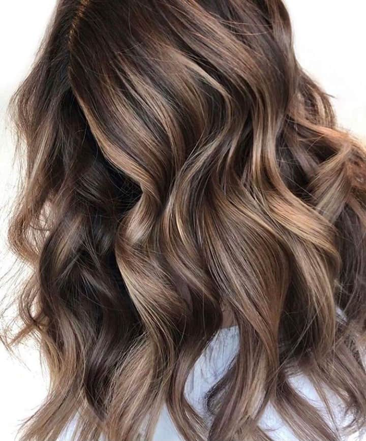 CosmoProf Beautyさんのインスタグラム写真 - (CosmoProf BeautyInstagram)「"I used the Matrix Total Results Brass Off Shampoo and Conditioner to fight off brassy tones and keep my client’s balayage fresh." - @hairbyamybee⁣ ⁣ SHOP the Matrix Total Results Brass Off Shampoo and Conditioner Holiday Duo via #LinkInBio⁣ ⁣ #repost #matrix #matrixhair #cosmoprofbeauty ⁣ #licensedtocreate #brunettebalayage #balayagedandpainted #balayagespecialist #balayageartists #brunette #brunettehair #brunettes #dimensionalbrunette」11月12日 3時00分 - cosmoprofbeauty