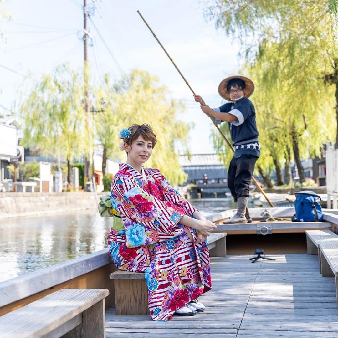 ユリコ・タイガーさんのインスタグラム写真 - (ユリコ・タイガーInstagram)「🇯🇵 ユーチューブ動画を見ましたか？の前福岡県に行きました。福岡が結構前から好きです。初めて行った時にナムコでTEKKEN7のイベントでした！ファンが暖かくて食べ物がすごくおいしい。 今回も仕事だったんですけどSNSをしなくてもいいって言われたからゆっくり時間の旅できてすごく良かったです。コロナのストレスがずっと溜まっていたので中々自分のための時間がなくて不安でしたが、福岡に行ってから息変わりました。小さい時によく馬に乗っていて、今回奇跡君と出会えました。素敵な白馬でした。サイクリングやったり船に乗ったり着物を来たりした後で、素敵な旅館に泊まっさせていただきました。今コロナがあるからこそ日本の素敵なところいっぱい紹介したいし初めて日本に来たときの気持ちに戻りたいと思ってるので、最近のYouTube動画をかいたり自分の髪型も切ったりいろいろ初経験みたいな気持ちを伝いたいと思っています。ぜひYouTube動画を見ていただければ応援が強く感じます。  🇬🇧 𝔽𝕌𝕂𝕌𝕆𝕂𝔸 𝕋𝕙𝕖 𝕤𝕦𝕟 𝕒𝕗𝕥𝕖𝕣 𝕥𝕙𝕖 𝕤𝕥𝕠𝕣𝕞  A unique trip for me.. I didn’t have to post anything in real time on my social media, I could live in the moment just like a vacation, even if I was there to work.  When I decided to stay away from Instagram, I did it because at first I thought that it was my only escape from my panic attacks, instead it was the exact opposite.   Being surrounded by nature, riding a bike without traffic, away from the city and riding a horse on the beach..  Fukuoka is a beautiful place and I can’t wait to go back! Have you ever been there? Would you like to go?  I just posted a video on my Japanese YouTube channel (yurikotigerjp) with English subtitles. Link in my stories!  🇮🇹 𝔽𝕌𝕂𝕌𝕆𝕂𝔸 𝕀𝕝 𝕤𝕠𝕝𝕖 𝕕𝕠𝕡𝕠 𝕝𝕒 𝕥𝕖𝕞𝕡𝕖𝕤𝕥𝕒  Un viaggio unico ed un vero e proprio toccasana per me.  Non avere l'obbligo di postare tutte le mie esperienze sui social in tempo reale,  mi ha permesso di vivere ogni attimo come fossi in vacanza e non parte di un progetto lavorativo.  Quando ho deciso di allontanarmi da Instagram l'ho fatto perché il telefono mi sembrava l'unica via d'uscita  dai miei attacchi di panico: in realtà era tutto il contrario.  L'esperienza di condividere il mio spazio con la natura: andando in bicicletta su strade libere dal traffico  e ben lontane dalla metropoli o cavalcando vicino al lungomare mi ha come purificata e fortificata.  Fukuoka ha ancora tanto da darmi ed io voglio assolutamente tornarci! Voi l'avete mai visitata? Vi piacerebbe? Se siete curiosi di vederla dal mio punto di vista ho appena postato un video sul canale giapponese (link nelle storie!) con i sottotitoli italiani.」11月12日 3時03分 - yurikotiger