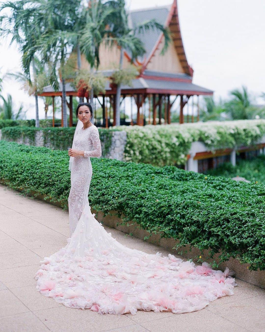 Vogueさんのインスタグラム写真 - (VogueInstagram)「Sita Chantramonklasri and Matthew Lee planned their wedding in Sita’s home country of Thailand for February 16th through the 22nd. “We wanted to showcase the amazing food, beautiful flowers, and unique culture of Thailand, so we chose to highlight the specific aspect of each place, from Bangkok to Chiang Mai to Phuket,” Sita explains. “It felt more like a vacation with our family and friends than a wedding, which was exactly what we wanted.”   At the link in our bio, take a look inside the couple's wedding that doubled as a tour of Thailand, and follow @vogueweddings for more details. Photo by @josevilla」11月12日 3時10分 - voguemagazine