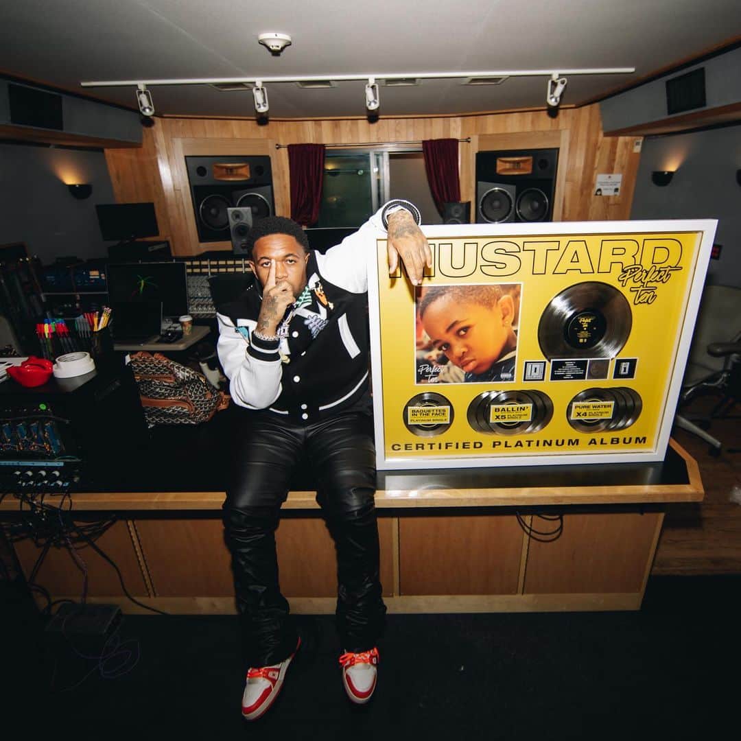 DJ.マスタードのインスタグラム：「Love 2 all of the Fans,DJ’s and Artist who supported and was apart of this album !!!!!! it’s Platinum wtf !!!! brb i’m currently in the studio working hard to beat it ... love y’all and thanks again for the support !」