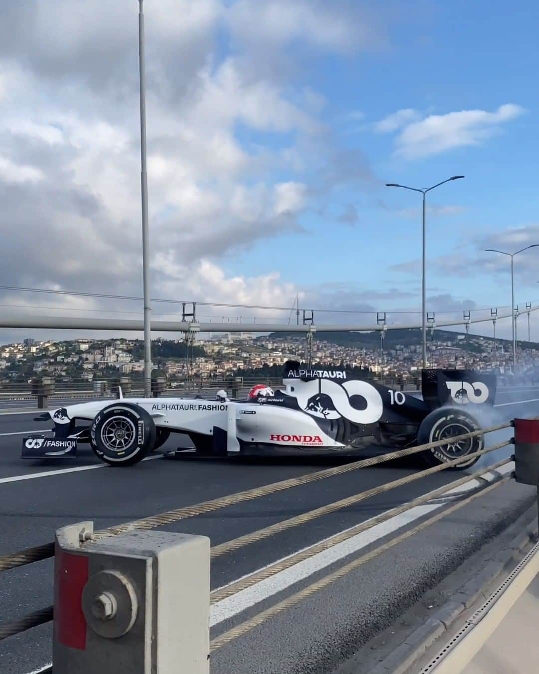 レッドブルのインスタグラム：「Istanbul, let's do this 👏   there is a first for everything 👉 and this one involves @alex_albon, @pierregasly, F1 cars and a 1560m-long suspension bridge that crosses *two* continents 😍  watch this space Nov 19 👀 hit the ~ link in bio ~ for more info  @alphatauri @alphatauri.live @alphataurif1  #redbull #givesyouwiiings #F1 #astonmartinredbullracing #racing」