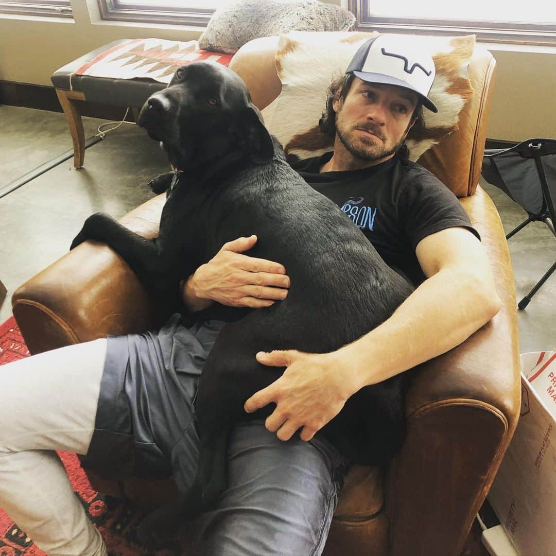 イアン・ボーエンさんのインスタグラム写真 - (イアン・ボーエンInstagram)「Bark-A-lounger」11月12日 3時42分 - ianbohen