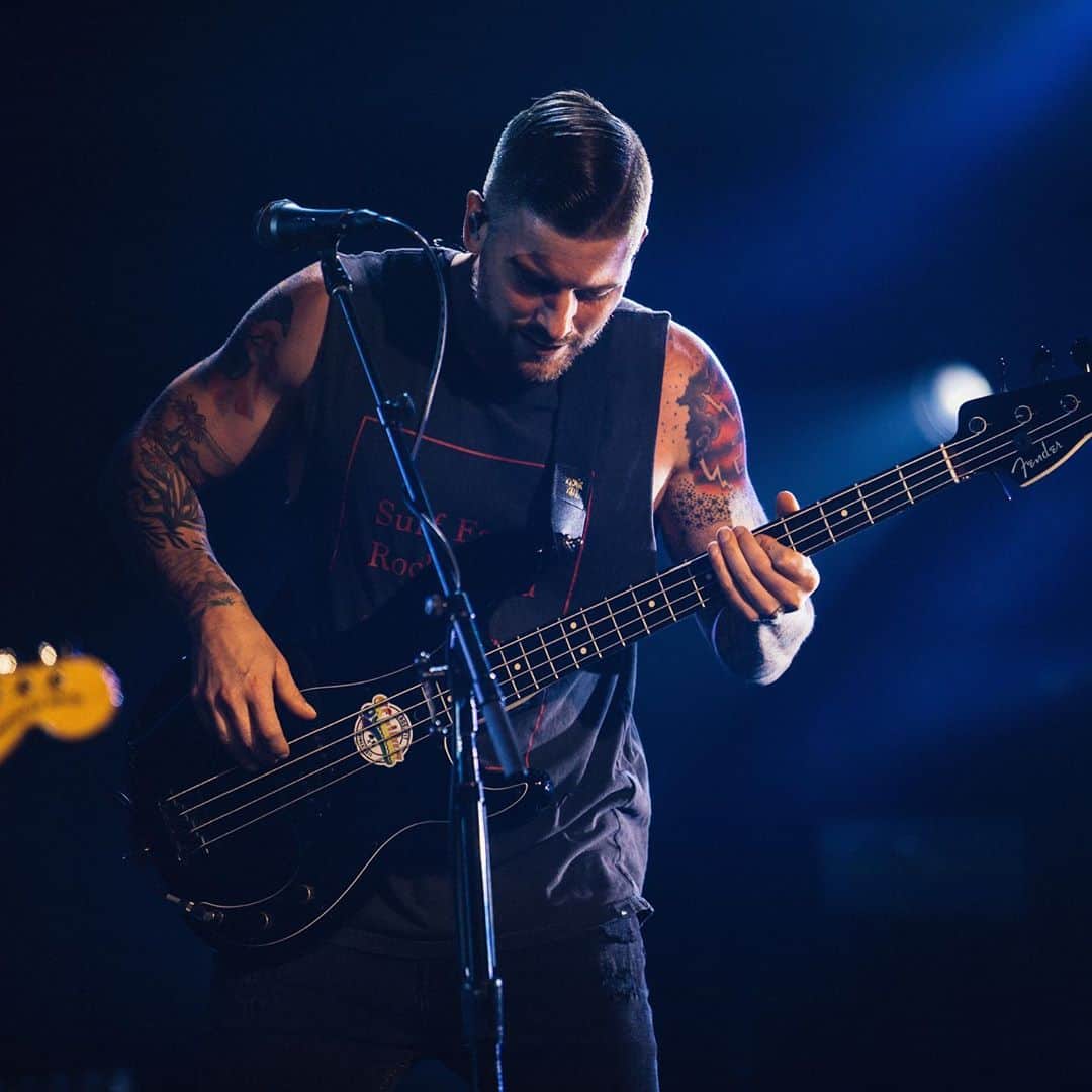 All Time Lowのインスタグラム：「Any guesses for Zack’s #BasementNoise set list on Friday?」