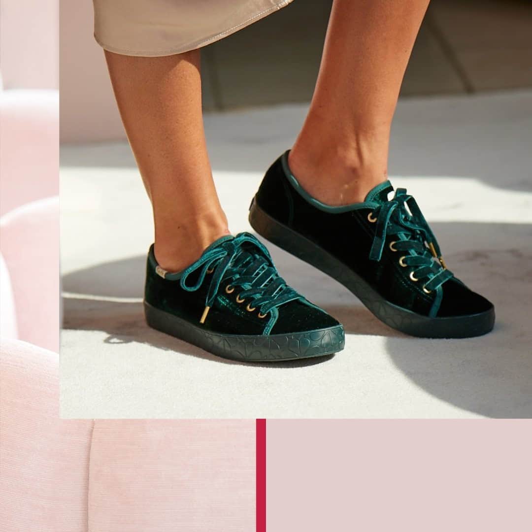 Kedsのインスタグラム：「How to take a look from everyday to holiday? Just add velvet. Tap to shop the Keds x @katespadeny Kickstart in velvet.」