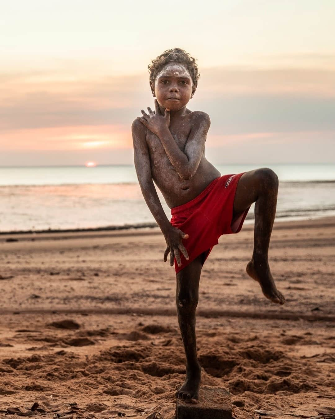 Australiaさんのインスタグラム写真 - (AustraliaInstagram)「They say a picture is worth a thousand words, a phrase that certainly rings true for this beautiful photograph from @Lirrwi Tourism 📷  The Yolngu are the Indigenous people of remote #EastArnhemLand in @NTAustralia, an incredible part of the world that's brimming with natural beauty. Booking an Aboriginal experience with #LirrwiTourism will allow you to access an untouched wilderness, create unforgettable memories, and have an authentic encounter with an ancient culture. Visitors are immersed in all aspects of #Yolngu life, from song and dance to art, whilst taking in this magical part of @EastArnhemLand. #seeaustralia #NAIDOC2020 #holidayherethisyear」11月12日 4時00分 - australia