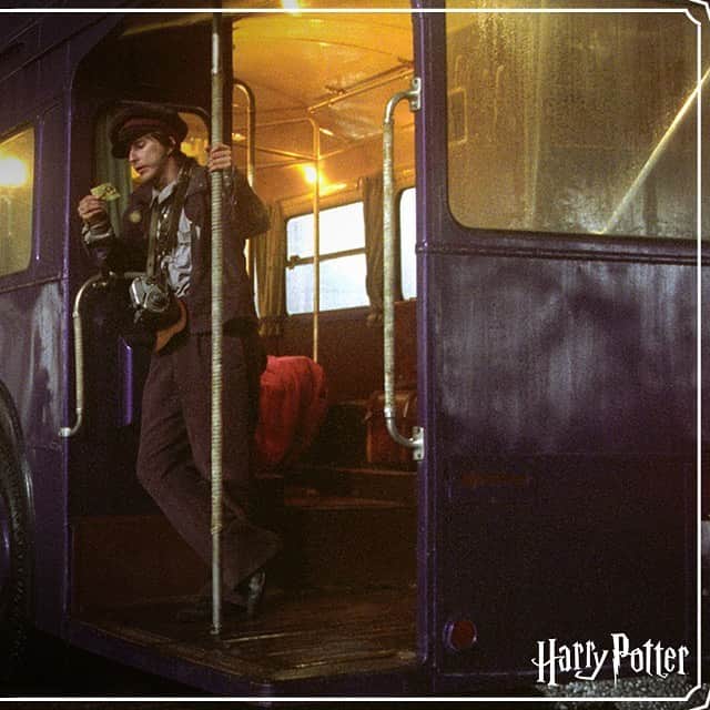 ハリー・ポッターさんのインスタグラム写真 - (ハリー・ポッターInstagram)「The Knight Bus is a welcome sight for any stranded wizard. Where in the Wizarding World would you go?」11月12日 3時56分 - harrypotter