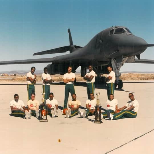 レイ・アレンのインスタグラム：「I am who I am because of Msgt Walter Ray Allen Sr. Growing up a military dependent instilled responsibility and commitment into the fiber of my being. It takes a special individual to put themselves in harms way in service of your country and its citizens. Happy Veterans Day to my dad #bigwalt and to all those who served. #veteransday🇺🇸 #nothingbutrespect #airforce #army #marines #navy #coastguard #nationalguard #seals #rangers」