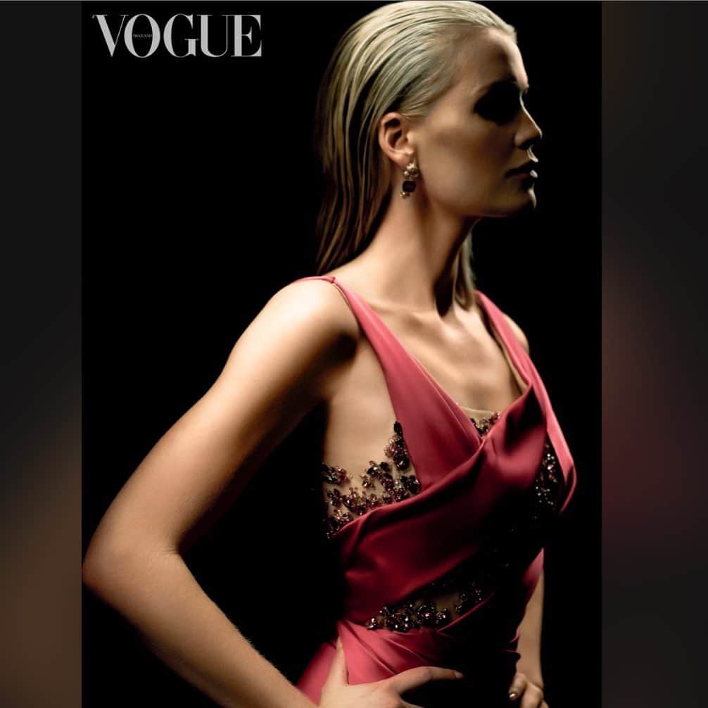 キティ・スペンサーのインスタグラム：「Wearing @ralphandrusso Haute Couture and @bulgari #highjewelry for @voguethailand ✨💫 #Vogue #VogueThailand #JacquesBurga #RalphandRusso #HauteCouture」