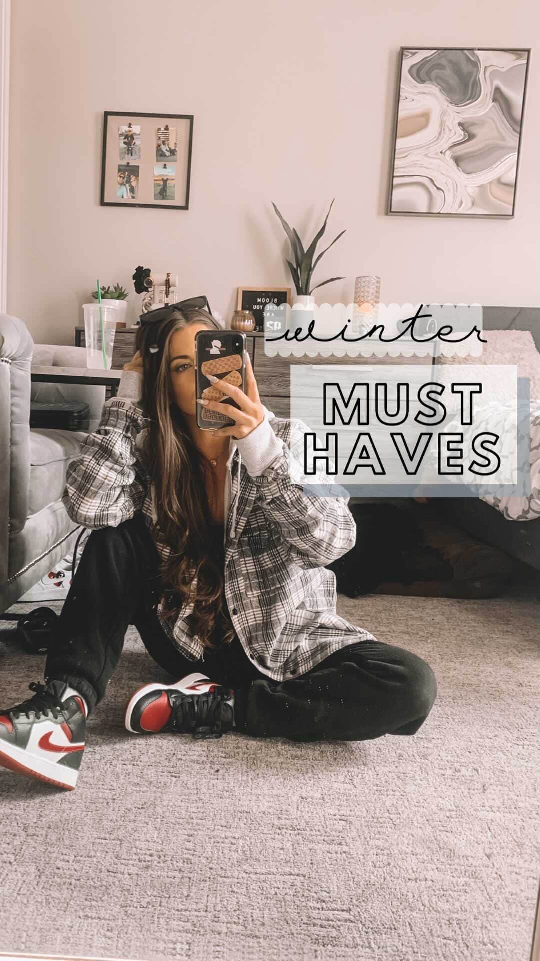 のインスタグラム：「My current cold weather must haves for this year! A few things are from years ago but I’m sure you can find similar. I’ll also link whatever I recently bought on my story today and hopefully there’s still some in stock 🙌🏻🥰⁣ ⁣ Puffer jackets: big mood this winter !!!!⁣ • Black one is missguided (bought recently)⁣ • Olive one is boohoo from last year⁣ ⁣ Flannels: TBH you know I wear these any time lol BUT having a couple flannels in your closet is key. So easy to throw outfits together with a flannel. ⁣ • These are from boohoo & amazon - I’ll link the ones that are from recently!⁣ ⁣ Long Jackets: BIG YES FROM ME. Adds so much sass to a simple outfit 🙌🏻⁣ • Tan one is from missguided (bought recently)⁣ • Gray one is 100 years old from forever 21 😂 I bought the tan one because I NEEDED MORE and only had the gray one I’ve had forever and I’m obsessed with it lol⁣ ⁣ “Chunky casual boots” is what I call them lol: honestly, such a staple for me because they aren’t dressy, but they can look nice paired with outfits (but also can be dressed down with sweats for a cozy casual look) I’M OBSESSED.⁣ • Black ones are from boohoo last year⁣ • Gray & tan ones are from missguided (gray recently but tan over a year ago and they haven’t been available for a while 😭)⁣ ⁣ High top or mid sneakers: These obviously can be worn all year, but paired with some higher socks gives a nice cozy vibe I’m living for.⁣ • Air Jordan 1 Mid’s (noble red) - I got these on GOAT *in boys grade school sizing 🙌🏻*⁣ • Nike blazer mid 77’s are another recent favorite of mine *not in this vid because they were in the trunk of the car Anthony had at work while I was filming lol*⁣ ⁣ SWEATPANTS BABY: again, an all year thing for me even with it’s 90 degrees out BUT - the baggy sweats look is really cute in my opinion and can absolutely pass for an outfit in cold weather lol 😂⁣ • I’ll link these on my story but my go to’s for sweats are pretty little thing & missguided⁣ ⁣ Hope you guys liked this vid! Idk if it was helpful at all, but I wanted to put some of my favorite styles for cold weather in one place and you’ll be seeing me wear all of this all winter so I apologize in advance 😁」