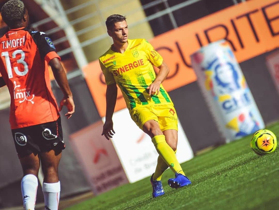 アンドレイ・ジロットのインスタグラム：「@fcnantes 💚💛 crédit photo @arnaud_duret」