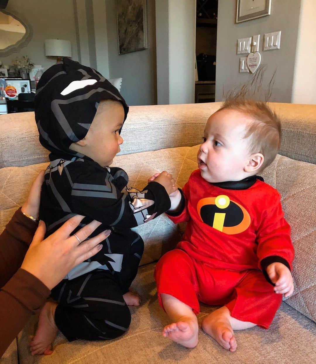 イスクラ・ローレンスさんのインスタグラム写真 - (イスクラ・ローレンスInstagram)「❤️Our first family Halloween❤️  little late but too cute not to share with ya’ll🥰  We decided to honour @chadwickboseman and dress our little hero as the Black Panther. I look forward to sharing the story of such an incredible human and teaching our baby that anything is possible✨💫  Hope it brings some extra joy to your day, especially the last pic of the two best buddies from day1 @cheyennestone 😭」11月12日 4時21分 - iskra