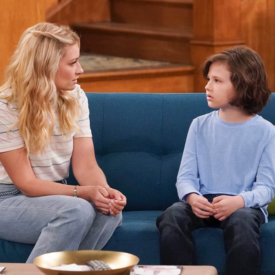 ベス・ベアーズのインスタグラム：「We are 5 days away from the Season 3 premiere of @theneighborhood . I've done almost 200 episodes of television in my career til now, and I can honestly say, I'm more proud of Monday night's episode than any other episode of television I've done so far. Can't wait for you to watch this! @cbstv @cbstvstudios @hank_greenspan @cedtheentertainer @tichinaarnold @iammaxgreenfield @mrmarcelspears @sheaunmckinney」