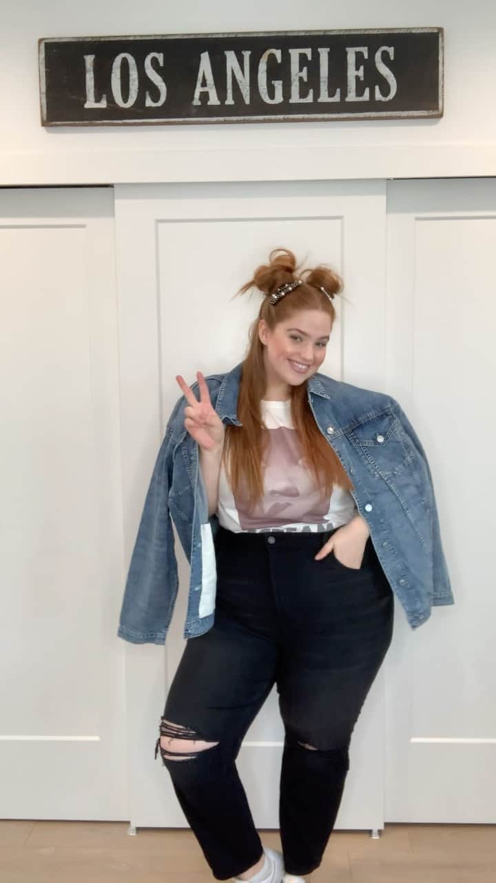 ブリー・キッシュのインスタグラム：「styling ONE pair of @americaneagle Mom Jeans FIVE different ways! (in head to toe AE 🤩) #AEJeans #AEPartner // which outfit is your fav? 🌟」