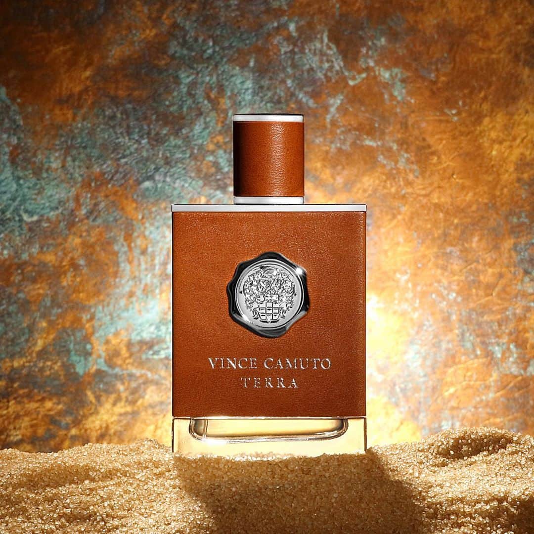 のインスタグラム：「The perfect scent for the man who is both confident and and cool, adventurous yet refined. Vince Camuto Terra is unmistakably masculine with its mix of invigorating, intriguing, and addictive notes. #vincecamutomens #scentofstyle」