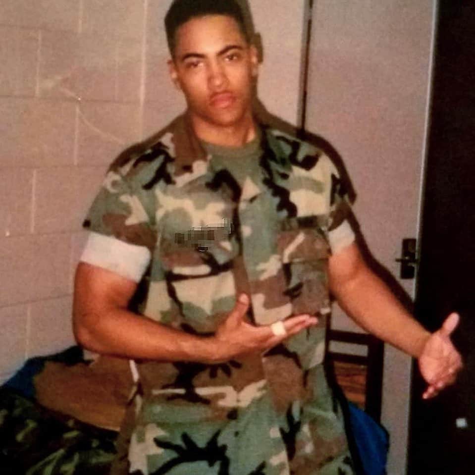 ケシア・ナイト・プリアムのインスタグラム：「A special thank you to my love who protects me always... and Happy Veterans Day to all of the men and women who have served our country. ❤️」