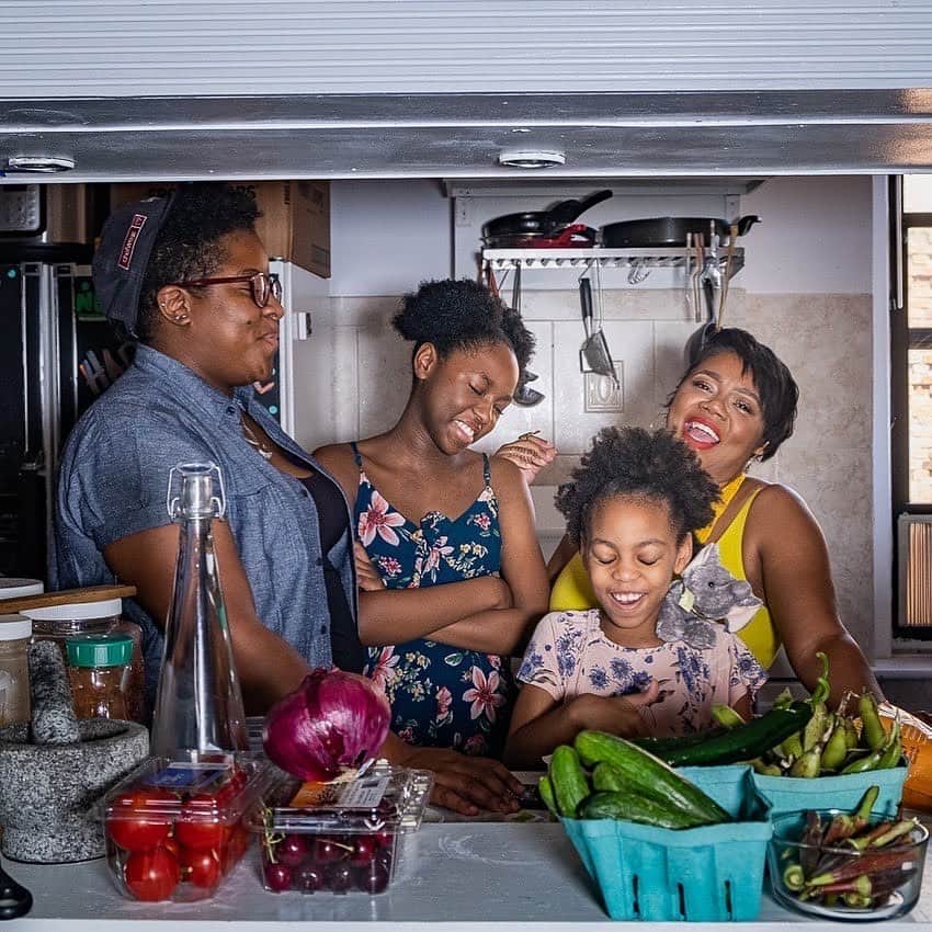 Grace Bonneyのインスタグラム：「I am so excited that @chefmavisjay and @sicilysierra from @foodpluspeople_ are coming to our town this weekend for a pop-up at @figandpigcatering ‘s new space in Accord! If you’re in the Catskills this weekend, you will NOT want to miss this. They’ll be making fried chicken and pancakes and a meatloaf burger (what I’m ordering) and I am already hungry just thinking about it. If you’re going to be in town on FRIDAY check out and pre-order at @foodpluspeople_ ♥️🍴」