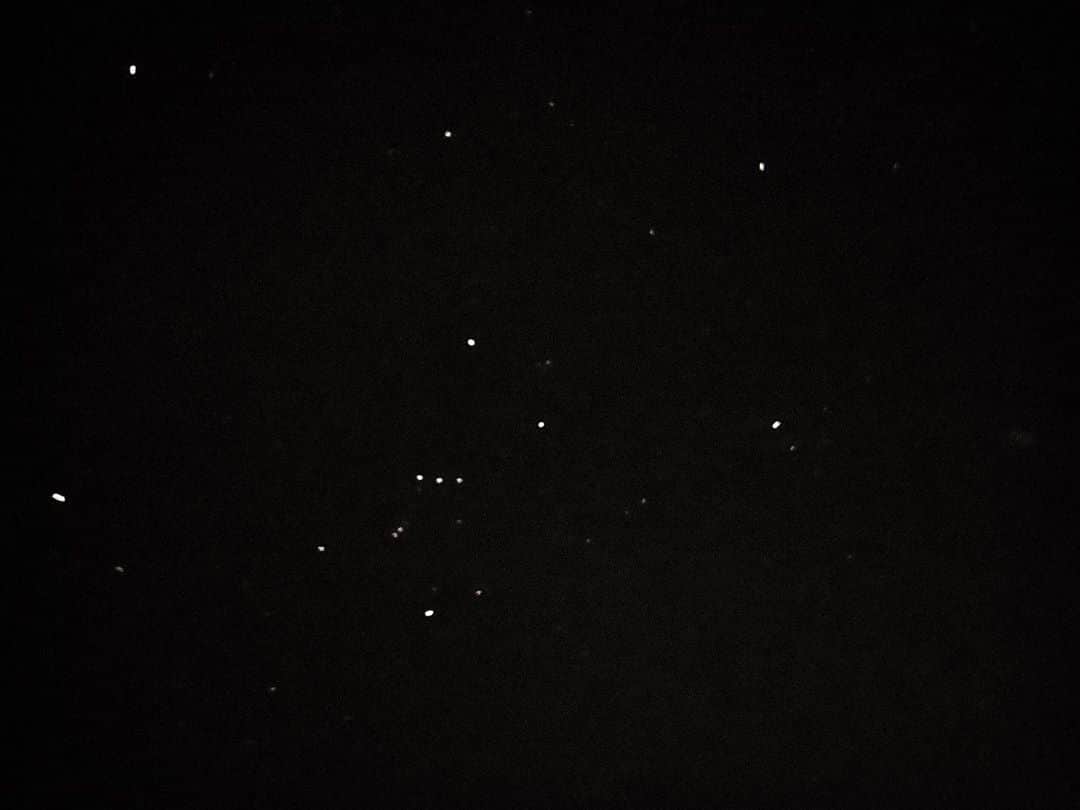 和田安佳莉のインスタグラム：「現場の空がお手本のような星空で驚いた。 写真じゃ伝わらないか。伝わるといいな。 . #お星様 #キラキラ #出張 #星空 #いいね」