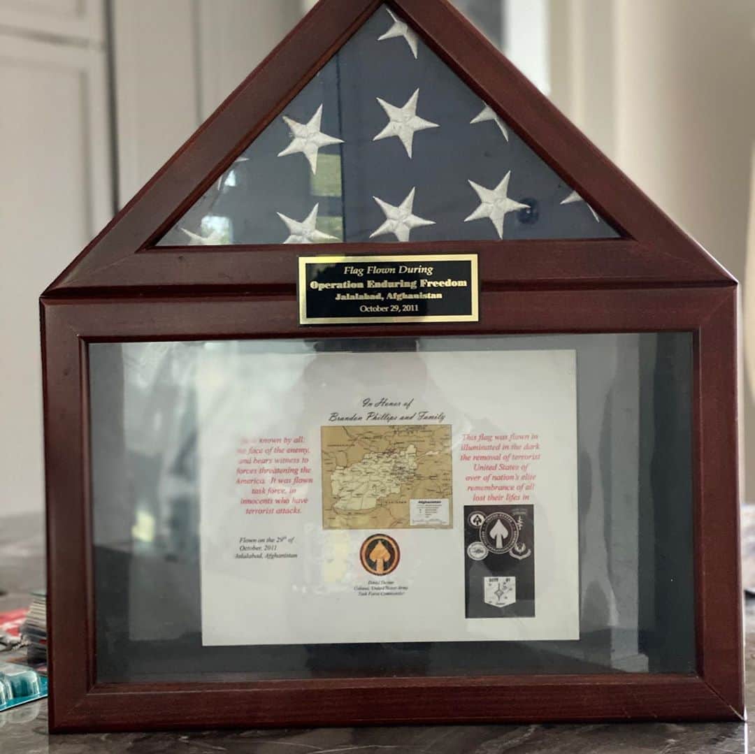 ブランドン・フィリップスのインスタグラム：「Honoring ⭐️ All ⭐️ Who ⭐️ Served ⭐️ Thank you Colonel David Turner, United States Army Task Force Commander🇺🇸 #VeteransDay」