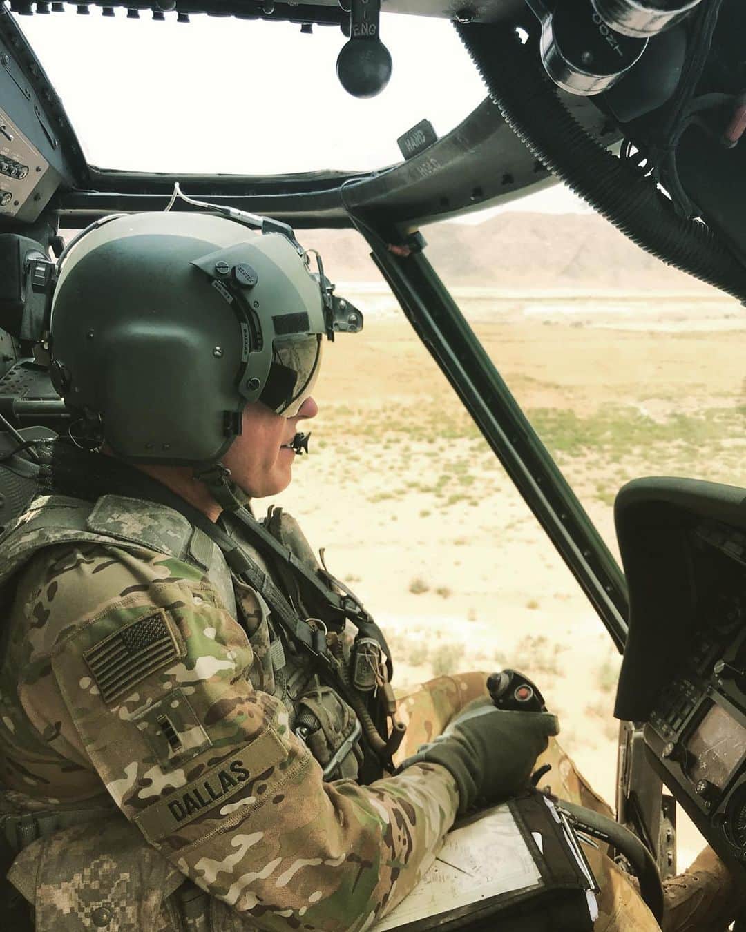 ジョシュア・ダラスのインスタグラム：「Thank you for your service of 27 years #jasondallas. I’m humbled by your will and your sacrifice. Thanks for fighting for the rest of us. Enjoy retirement. Happy Veterans Day Brother! #veterans #vet #veteransday #brothers #army 🇺🇸」