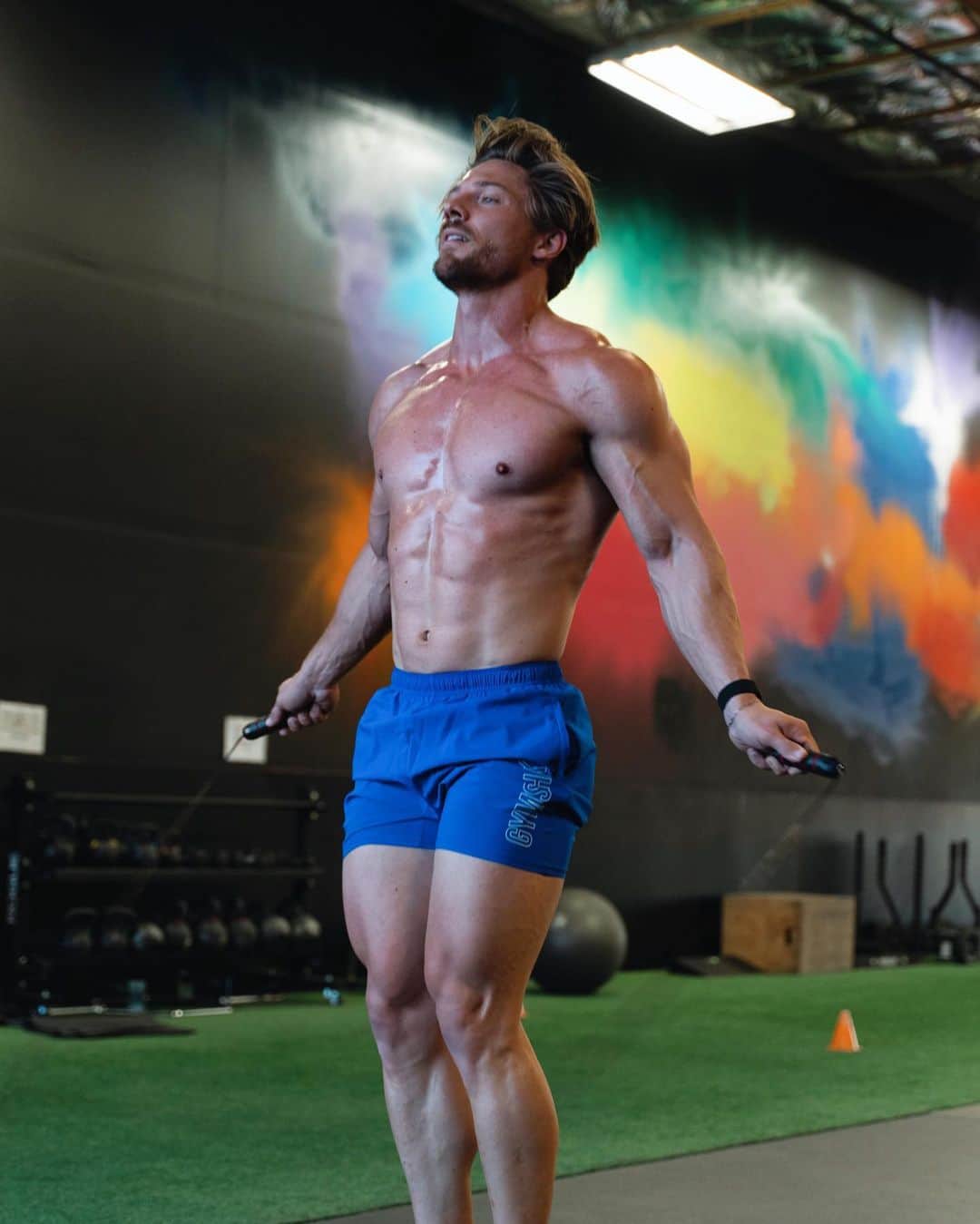 のインスタグラム：「One of my favorite parts about lifting/condition is being able to go to a dark place and see how long I can stay there. The place where the little voice in your head says “stop”.... I like to see how long I can ignore that voice」