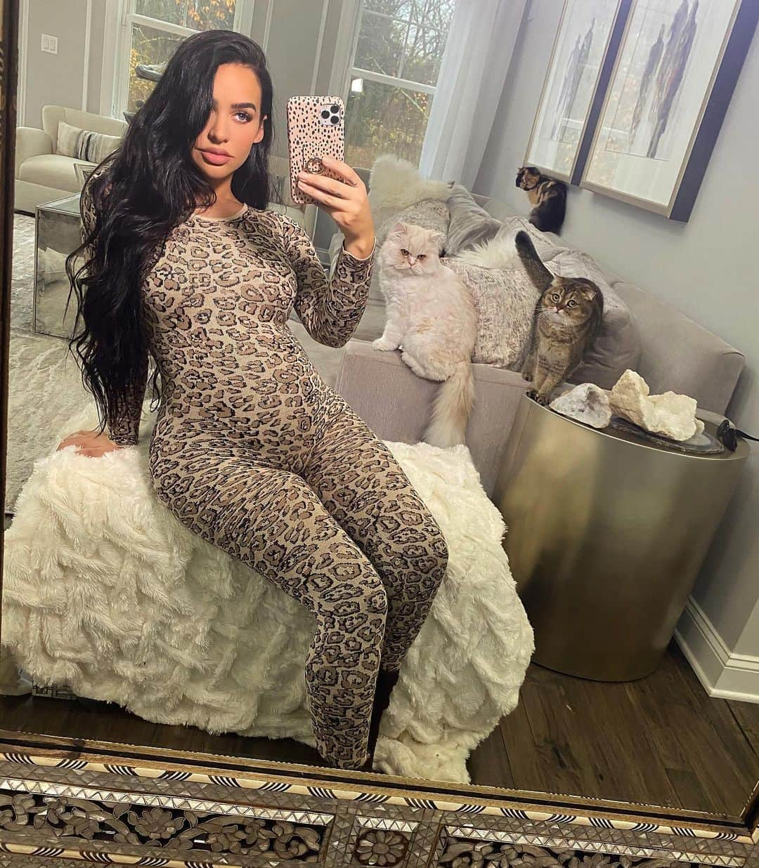 Carli Bybelのインスタグラム：「mother of cats🐆😽 what do you guys think? boy or girl?!」