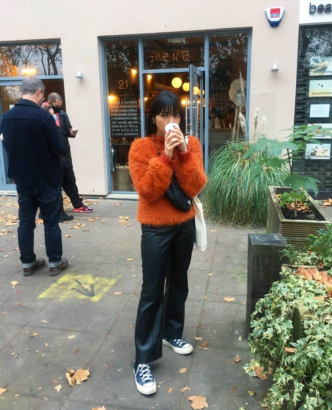 Yu-kiのインスタグラム：「This is one of favourite restaurant in London😇 この日ひたすら散歩して歩き回っていたら最後にお気に入りレストラン @jolene_hackney  にたどり着いて嬉しかった日✨早くロックダウン終わってまた行きたい！😎#jolene#london#UK」