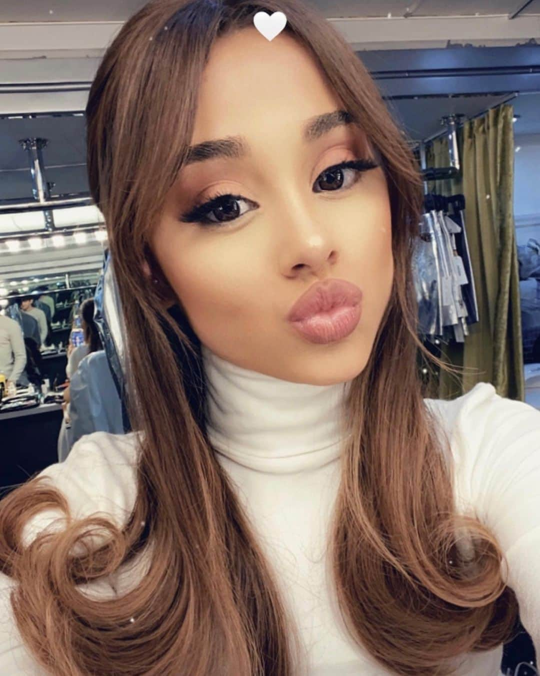 アリアナ・グランデさんのインスタグラム写真 - (アリアナ・グランデInstagram)「☁️📠 34+35 🔬🌫」11月12日 5時40分 - arianagrande