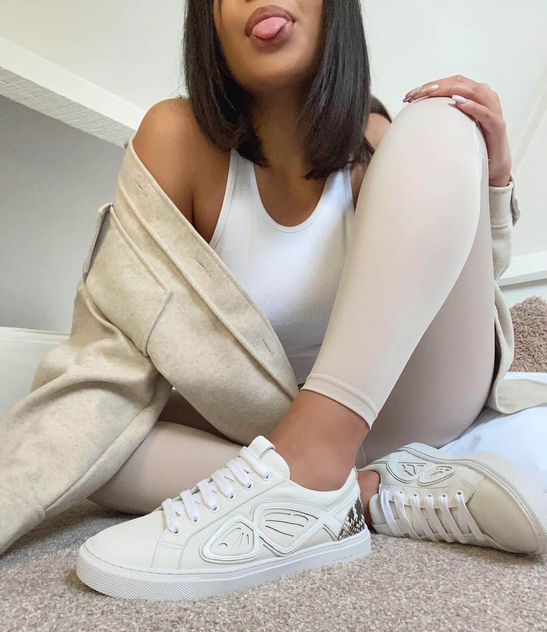 SOPHIA WEBSTERさんのインスタグラム写真 - (SOPHIA WEBSTERInstagram)「Snaking about in my new 'Lissa' sneaker. 🐍⁣⁣ ⁣⁣ Some of you may already know me from your DM’s… I’m Nicole from the social/comms team, dropping by to say hi and show off my fave stay at home ‘fit of the week. Paired with a little creme de la creme neutral colour palettes, 'Lissa' is my fave way to wear #SophiaWebsterWings.⁣ 🤍🦋⁣ ⁣⁣ P.S. Show me a slicker way to stack a butterfly wing on sneaker - I’ll wait… ⁣💁🏽‍♀️⁣ ⁣⁣ #SophiaWebster #SophiaWebsterSneakers #MeetSWHQ」11月12日 5時40分 - sophiawebster