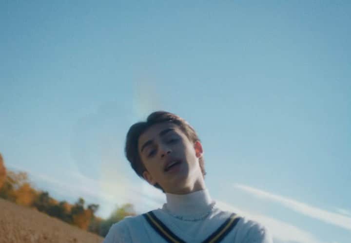 ジョニー・オーランドのインスタグラム：「ADELAIDE ❗️ the music video tomorrow 9am est #whoisadelaide」