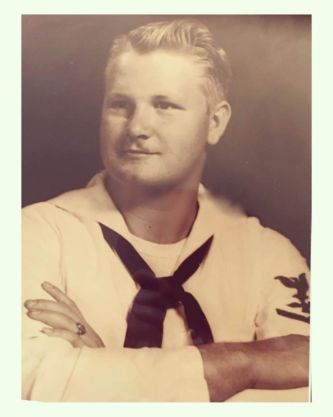 ジェニー・ガースさんのインスタグラム写真 - (ジェニー・ガースInstagram)「Thank you to all who served and still do🇺🇸 🇺🇸🇺🇸🇺🇸🇺🇸🇺🇸🇺🇸🇺🇸🇺🇸🇺🇸🇺🇸🇺🇸🇺🇸 This is my dad who served as an aerial photographer. He would fly over enemy territories and take pictures of the surrounding areas. Those pics were used to make maps for the military.  #thanksdad My brothers, sister, and nephew have all served. So grateful to have the freedom and safety you all help protect 😘  #happyveteransday #usa #gratitude #army #navy #marines #military #armedforces #america #veterans」11月12日 6時10分 - jenniegarth