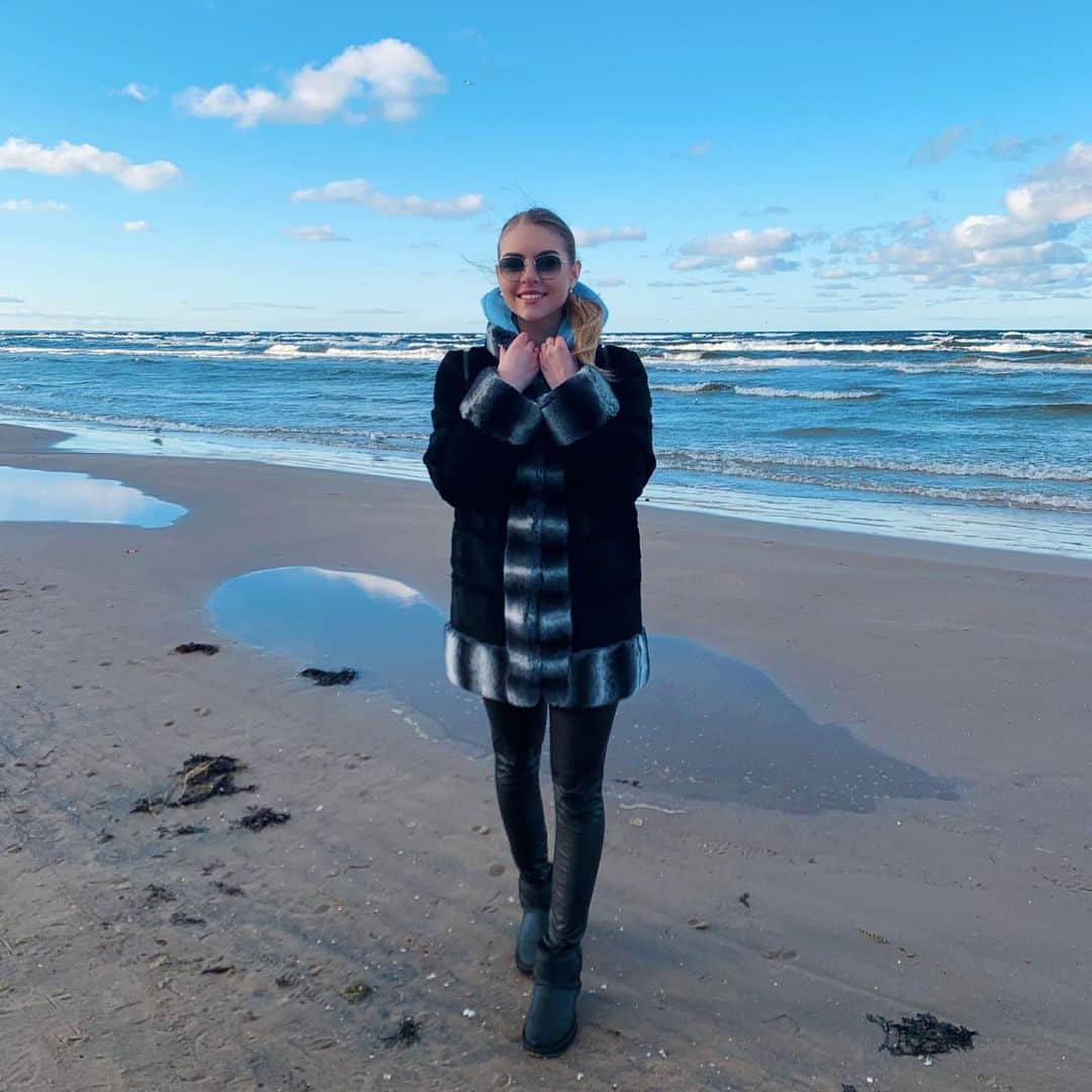 アンゲリーナ・クチヴァルスカのインスタグラム：「🌊」