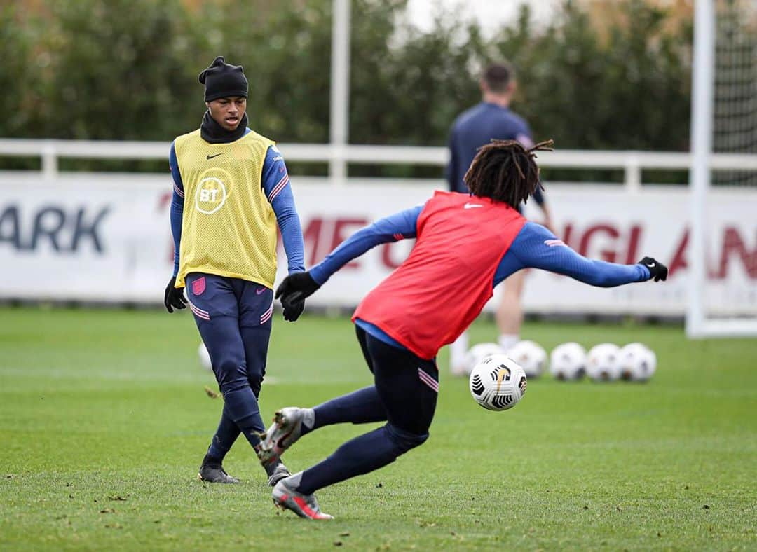 リアン・ブリュースターさんのインスタグラム写真 - (リアン・ブリュースターInstagram)「Feels good to be back. Ready for the upcoming games 🦁 #ThreeLions」11月12日 6時17分 - rhianbrewster