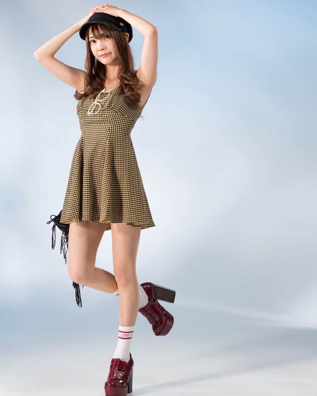 武田美憂のインスタグラム：「. おはよう( ◜ω◝و(و " 昨日ちょびっとリプ返したよ！ 寒いのもつらいけど乾燥もつらい😢 . #オウルテックレディ #sgt #supergt #owltech #tgrteamsard #sard #いいねしてね #portrait #portraitphotography #model #japanesegirl  #racequeen #レースクイーン #グラビア #水着 #ハウススタジオ #被写体モデル #被写体 #モデル #作品撮り #ポトレ #ポートレート #followme」