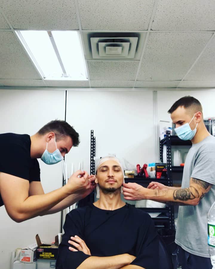 ジュリアン・スィーヒのインスタグラム：「Life cast #型取り #hulu #2021」